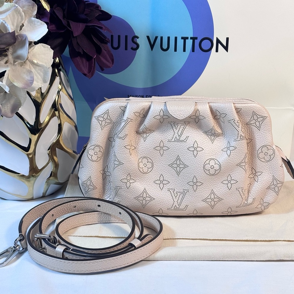 Beautiful Louis Vuitton Scala Pochette